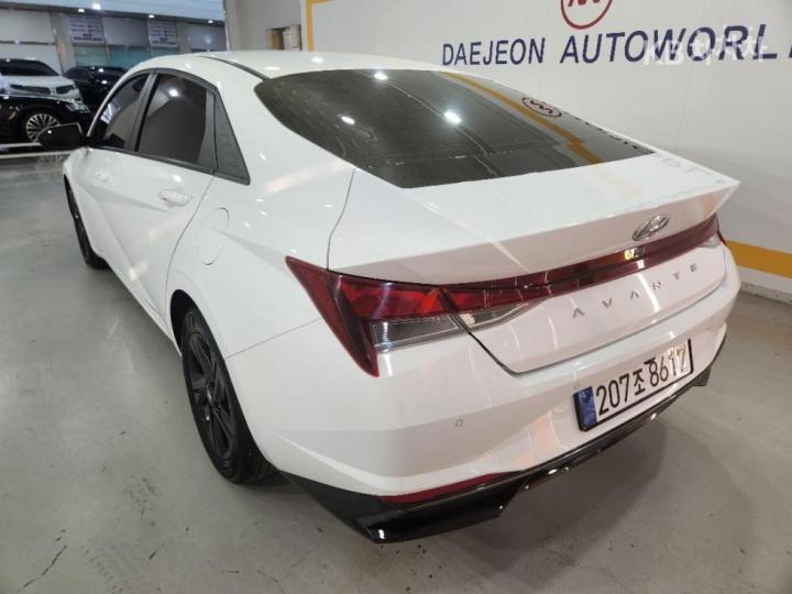 Hyundai Avante Hybrid CN7 Smart 5