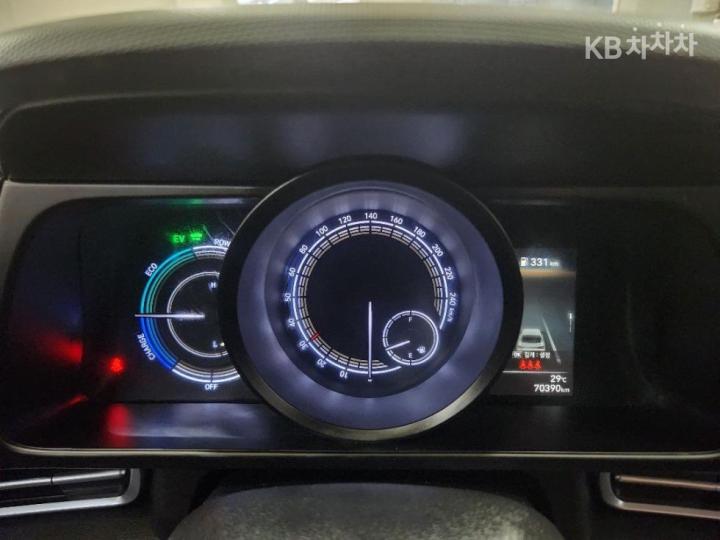 Hyundai Avante Hybrid CN7 Smart 6