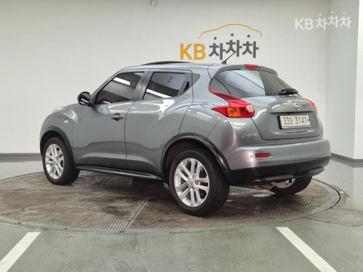 Nissan Juke 1.6 SV 4