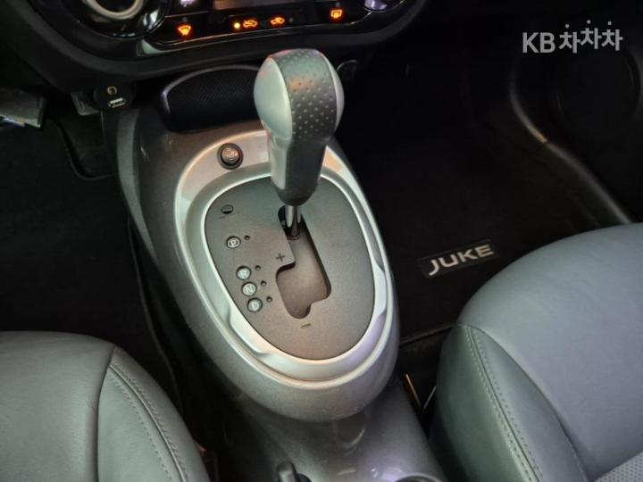 Nissan Juke 1.6 SV 9