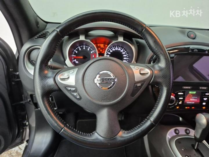 Nissan Juke 1.6 SV 10