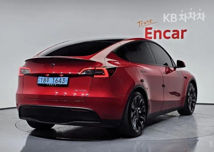 Tesla Model Y Performance 5
