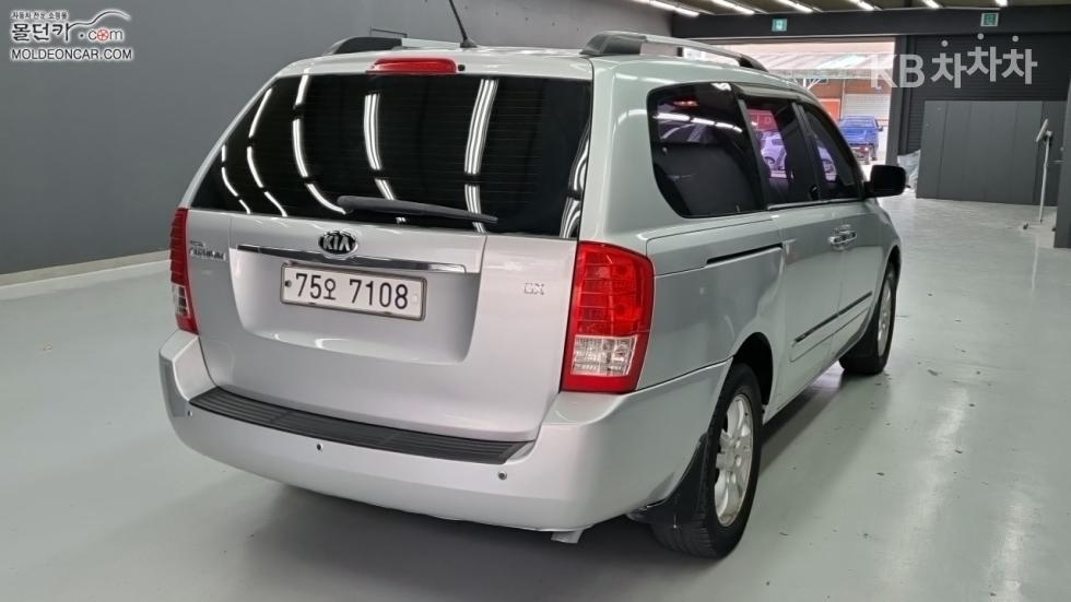 2012 - kia carnival