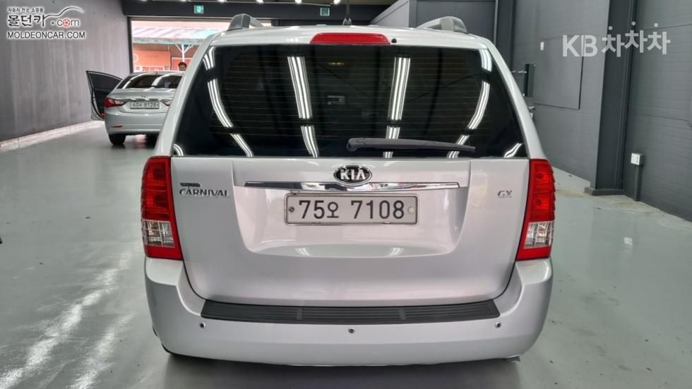 2012 - kia carnival