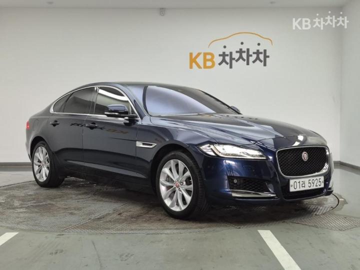 Jaguar XF 2.5T Portfolio 3