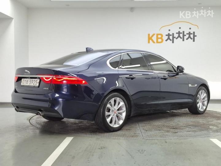 Jaguar XF 2.5T Portfolio 5