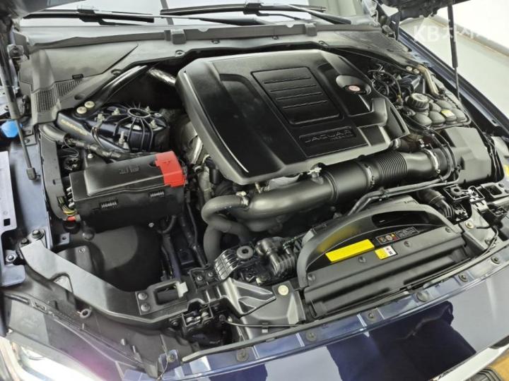 Jaguar XF 2.5T Portfolio 7