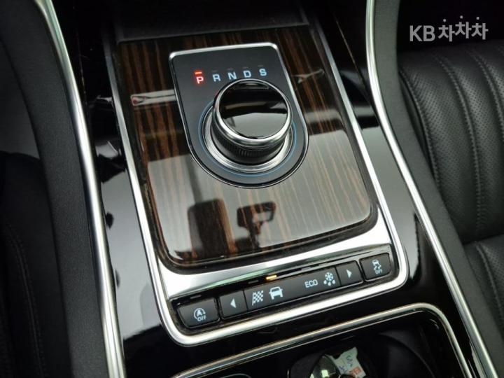 Jaguar XF 2.5T Portfolio 9