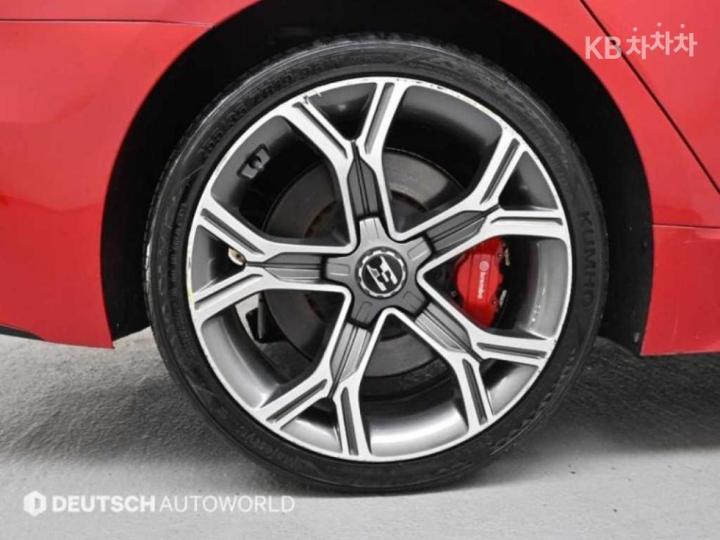 Kia Stinger 2.0 Turbo 2WD Platinum 6