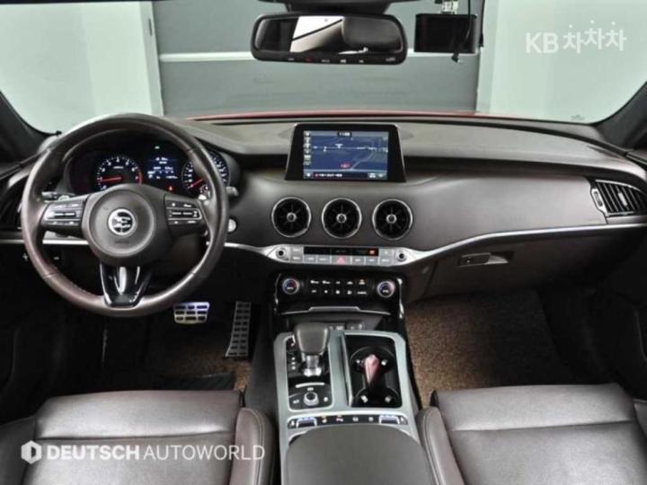 Kia Stinger 2.0 Turbo 2WD Platinum 8