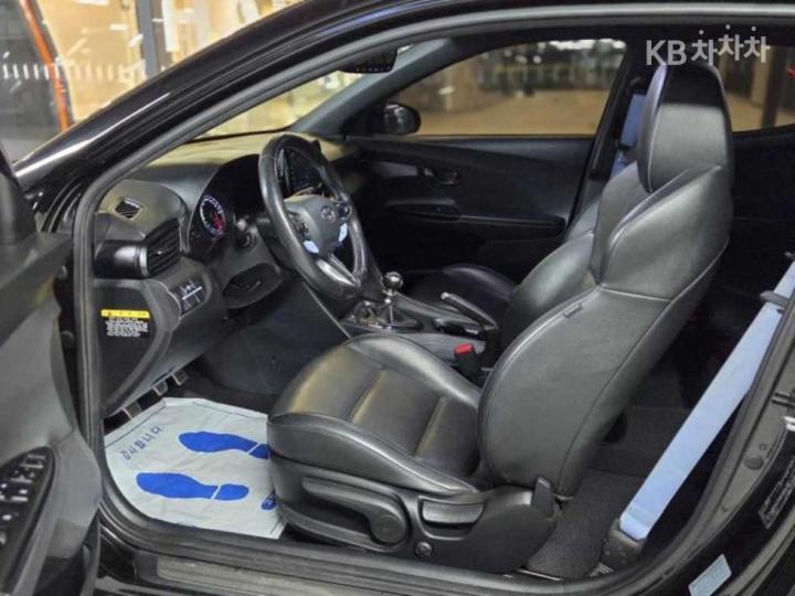 Hyundai Veloster N 2.0 T-GDi 9