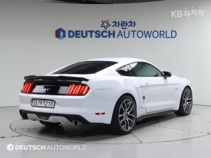 Ford Mustang GT Coupe Premium 3