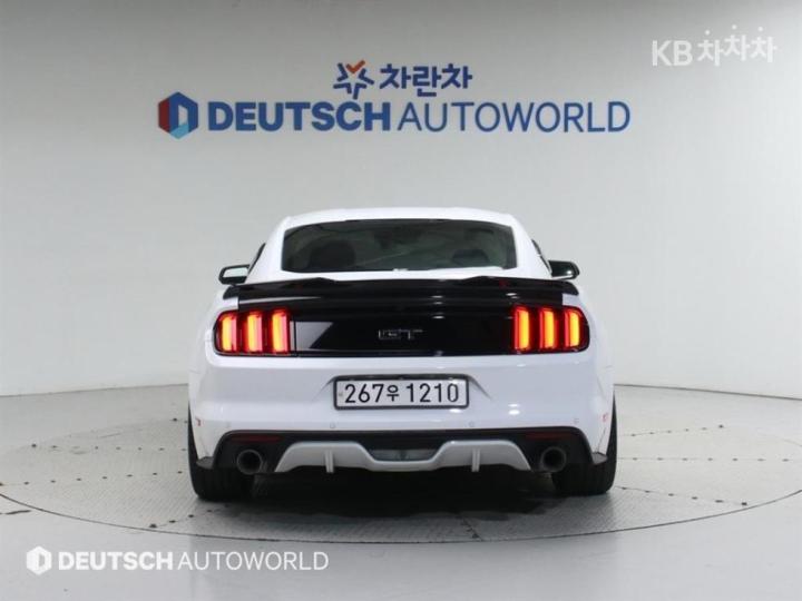Ford Mustang GT Coupe Premium 5