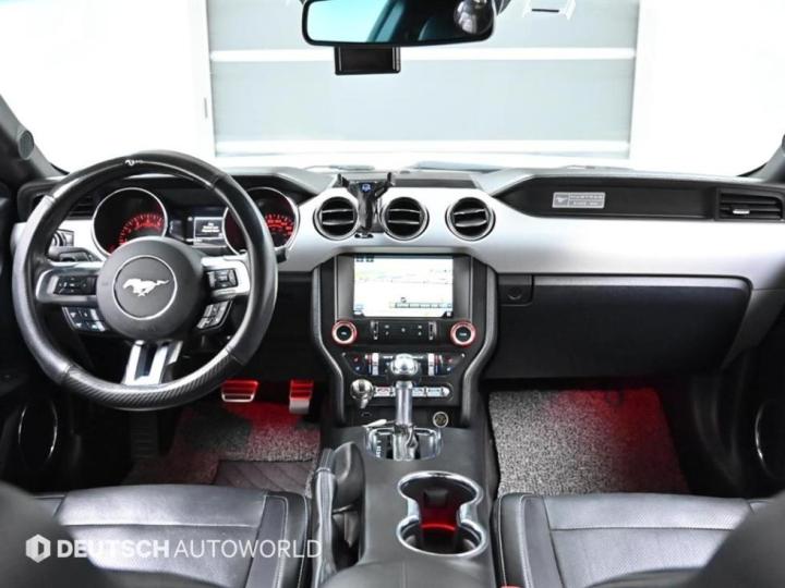 Ford Mustang GT Coupe Premium 8