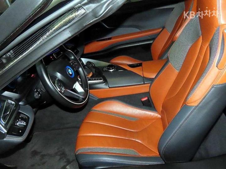 BMW i8 1.5 Roadster Basic - фото 8