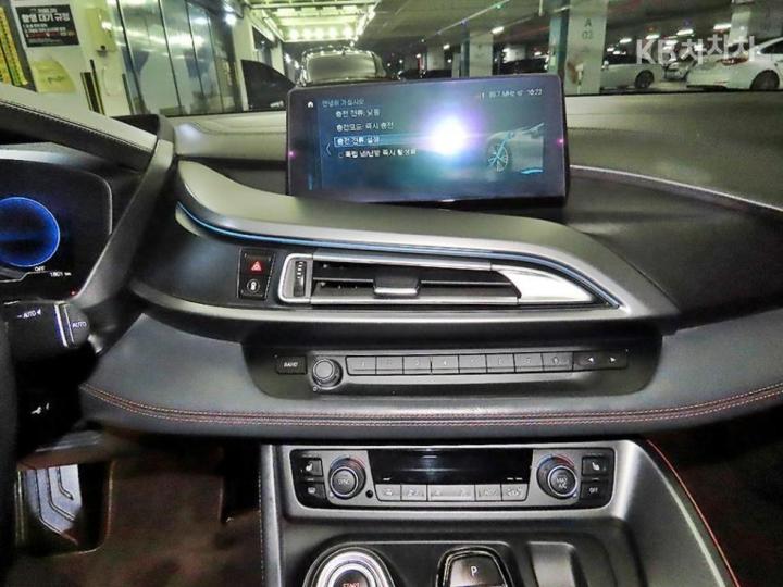 BMW i8 1.5 Roadster Basic - фото 12