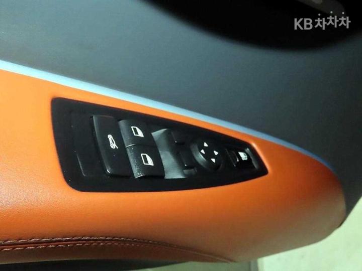 BMW i8 1.5 Roadster Basic - фото 14