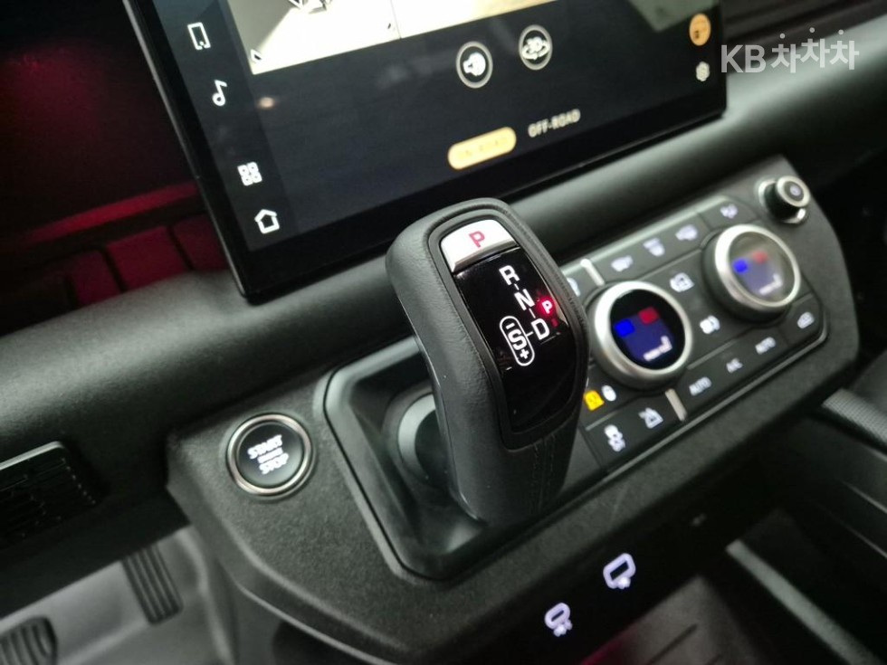 Land Rover Defender — miniaturë 8