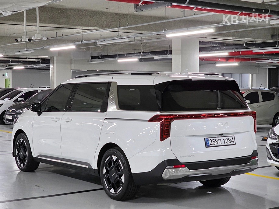 2025 - kia carnival