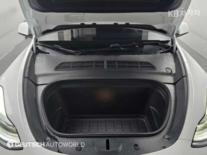 Tesla Model Y RWD Base Type 7