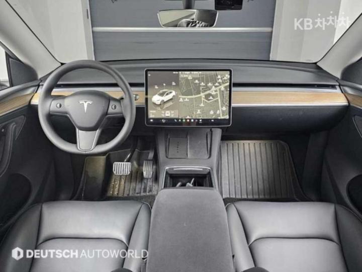 Tesla Model Y RWD Base Type 8