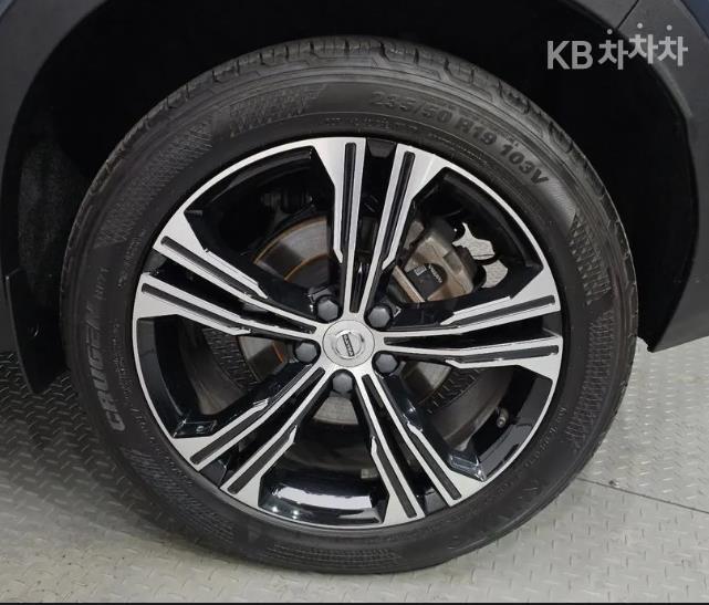 Volvo XC40 B4 AWD Inscription — фото 3