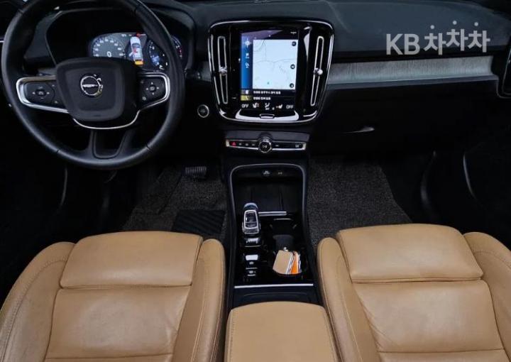 Volvo XC40 B4 AWD Inscription — фото 5