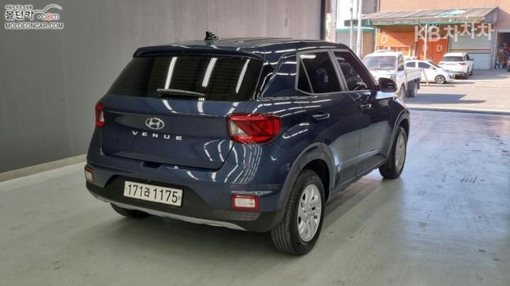 Hyundai Venue Gasoline 1.6 Modern 3