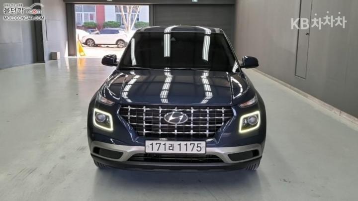 Hyundai Venue Gasoline 1.6 Modern 4