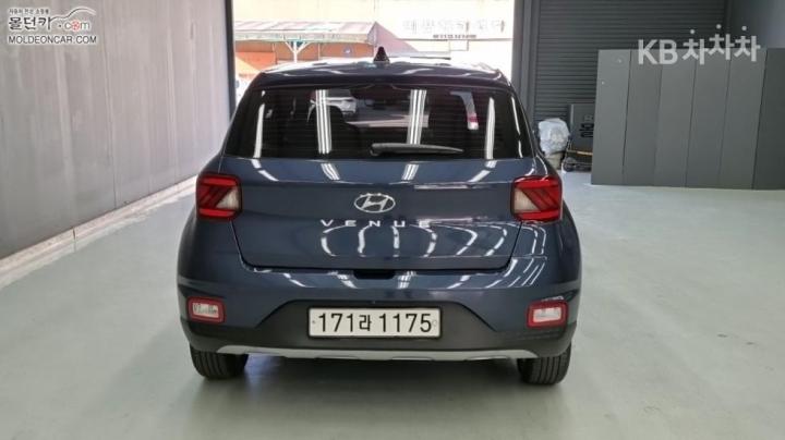 Hyundai Venue Gasoline 1.6 Modern 5