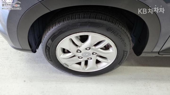 Hyundai Venue Gasoline 1.6 Modern 7