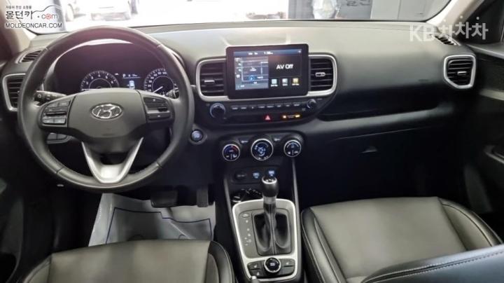 Hyundai Venue Gasoline 1.6 Modern 8