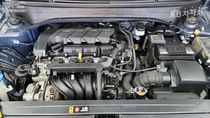 Hyundai Venue Gasoline 1.6 Modern 9