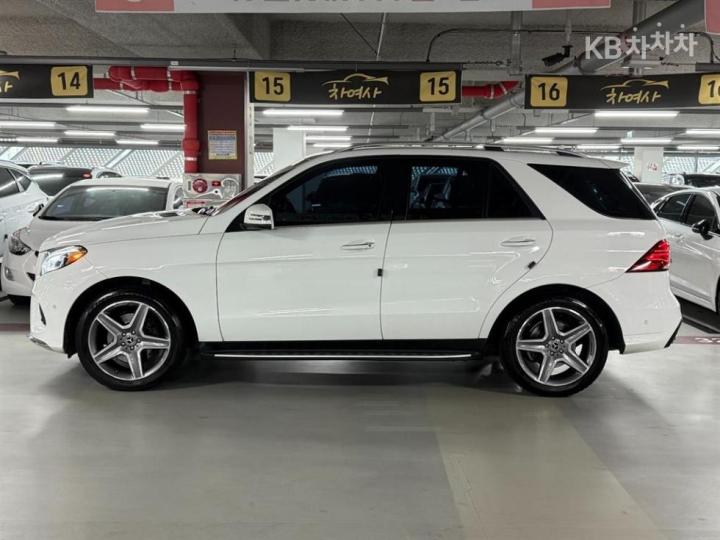 Mercedes-Benz GLE-Class W166 350d 4Matic Premium 4