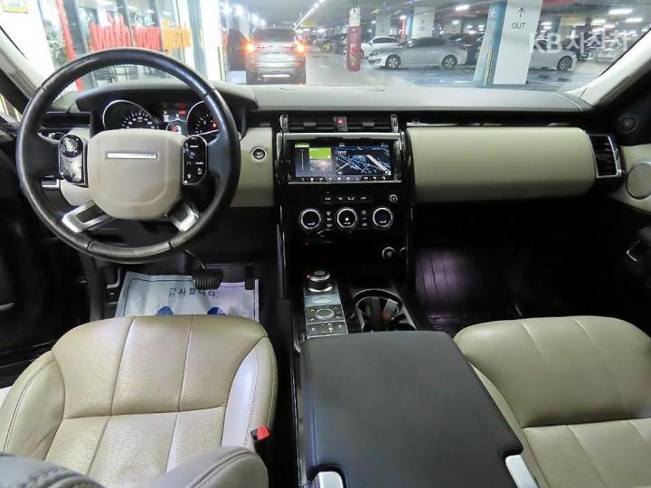 Land Rover Discovery 5 2.0 SD4 SE 10