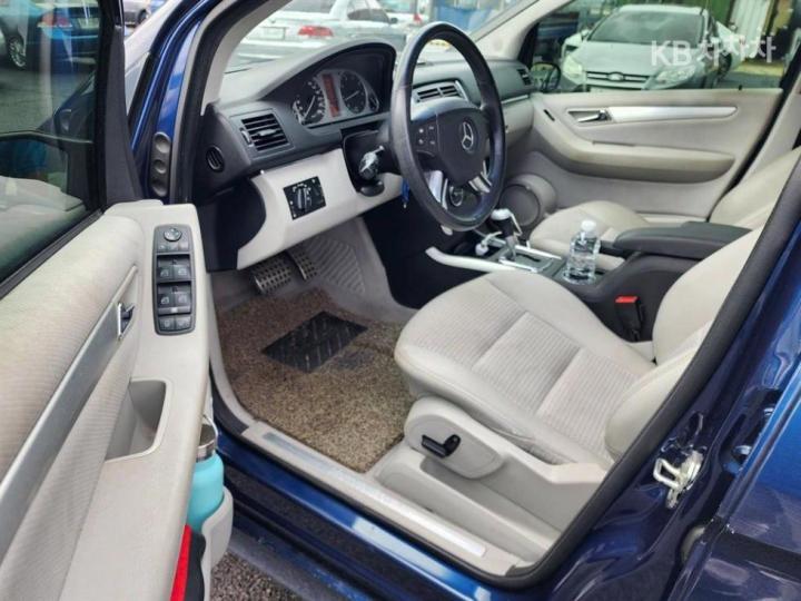 Mercedes-Benz B-Class B200 9