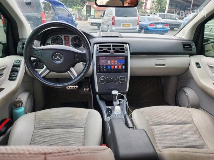Mercedes-Benz B-Class B200 10