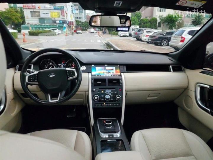 Land Rover Discovery Sport 2.0 TD4 HSE Luxury 6