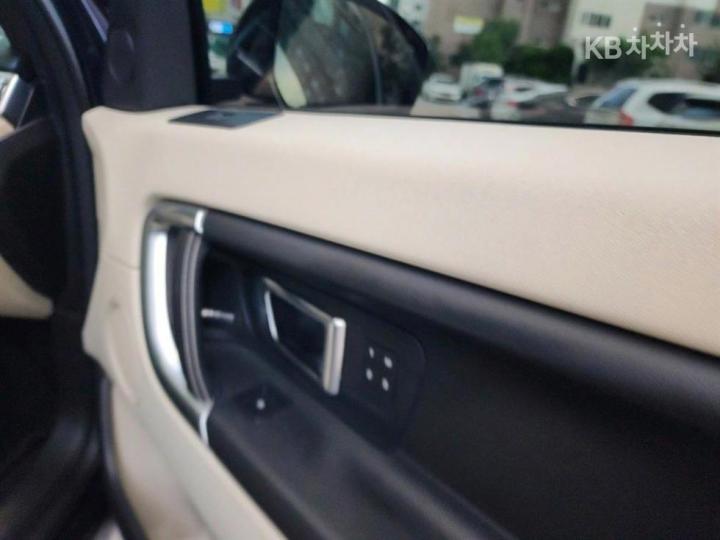 Land Rover Discovery Sport 2.0 TD4 HSE Luxury 9