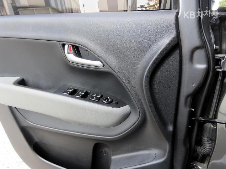 Kia Ray 1.0 Gasoline Prestige - фото 11