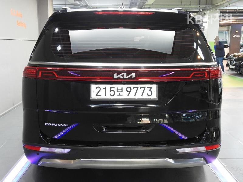 2023 - kia carnival