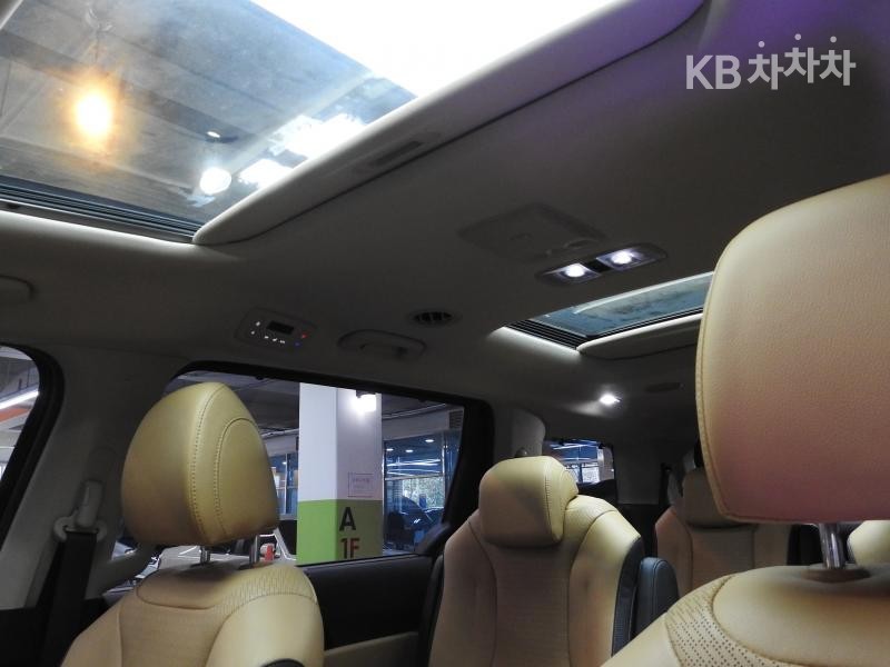 2023 - kia carnival