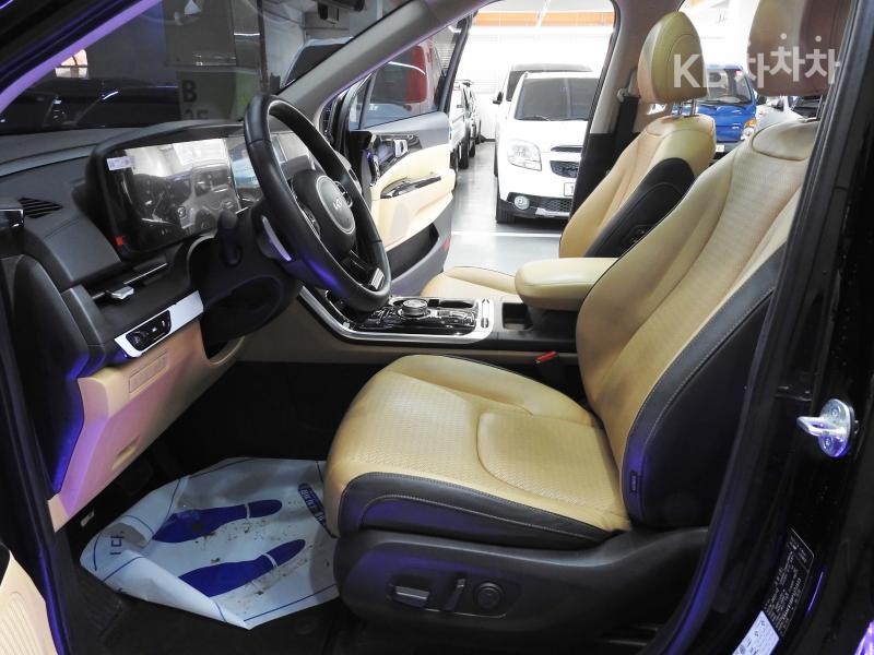 2023 - kia carnival