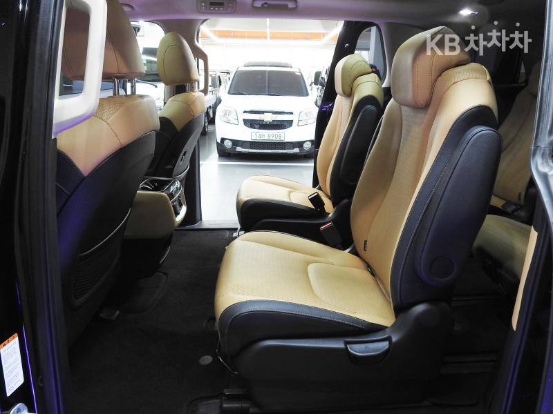 2023 - kia carnival