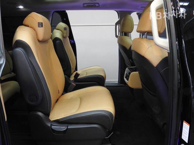 2023 - kia carnival