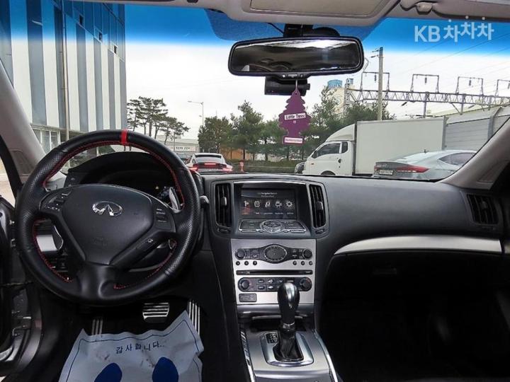 Infiniti G G37 Sedan S 8