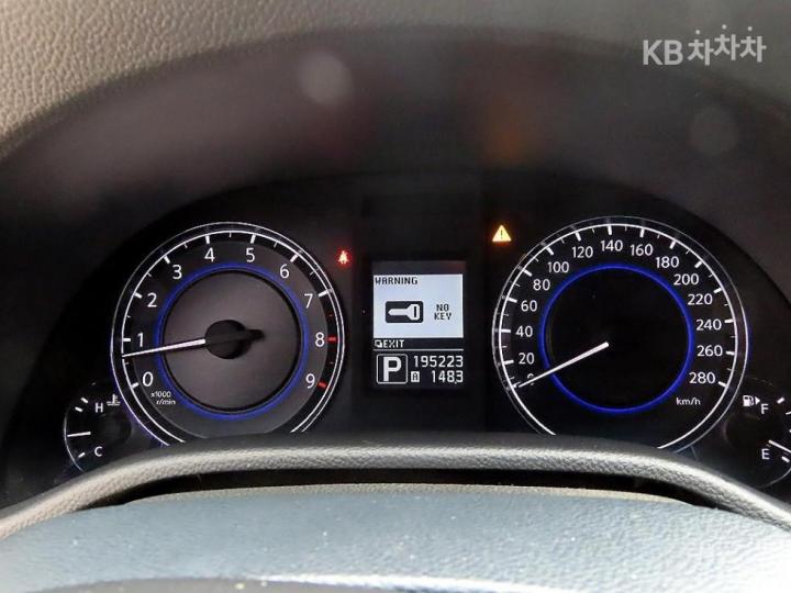 Infiniti G G37 Sedan S 10