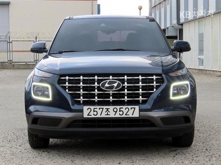Hyundai Venue Gasoline 1.6 Modern Plus