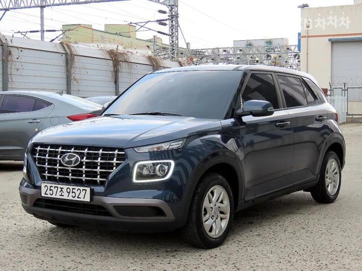 Hyundai Venue Gasoline 1.6 Modern Plus 3