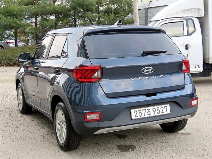 Hyundai Venue Gasoline 1.6 Modern Plus 4